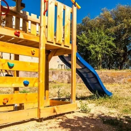 Masia Lito Con Piscina Privada Vakantiehuis
